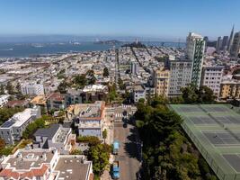 panoramisch visie van antenne Lombard straat, een oosten- west straat in san francisco, Californië. foto