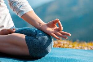 dichtbij omhoog padmasana lotus houding foto