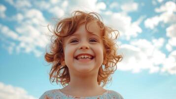 ai gegenereerd een kind met blozen tanden onschuldig glimlach winst maken zacht wolken en blauw lucht foto