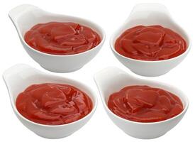 kom van ketchup geïsoleerd Aan wit achtergrond, tomaat saus foto