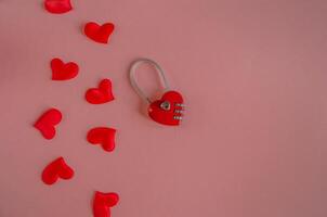 Valentijnsdag dag concept, kasteel met hart Aan roze achtergrond foto