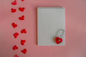 Valentijnsdag dag concept, kasteel met hart Aan roze achtergrond foto
