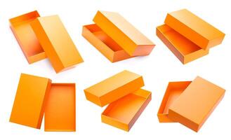 oranje Open karton doos bespotten omhoog geïsoleerd Aan wit achtergrond, sjabloon voor ontwerp foto