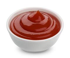 kom van ketchup geïsoleerd Aan wit achtergrond foto