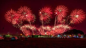 vuurwerk in de donker lucht in de Universiteit foto