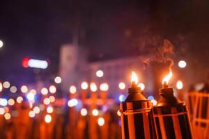 avond zaklamp optocht in eer van letland onafhankelijkheid dag viering foto
