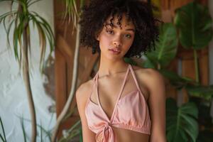 ai gegenereerd model- in roze jumpsuit staand in voorkant van een fabriek foto