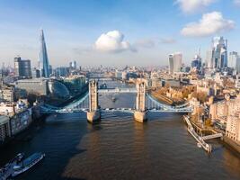 antenne visie van de iconisch toren brug Verbinden londen met Southwark foto