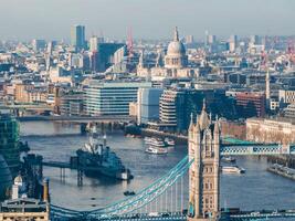 antenne visie van de iconisch toren brug Verbinden londen met Southwark foto