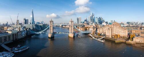 antenne visie van de iconisch toren brug Verbinden londen met Southwark foto