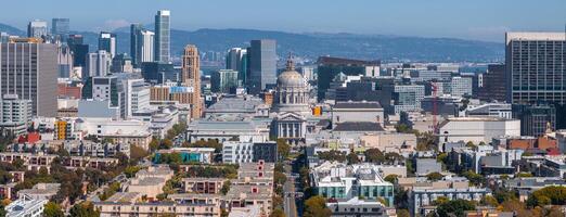 antenne visie van de san francisco stad hal Aan een zonnig dag foto