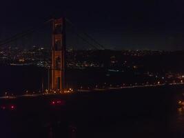 beroemd gouden poort brug, san francisco Bij nacht, Verenigde Staten van Amerika foto