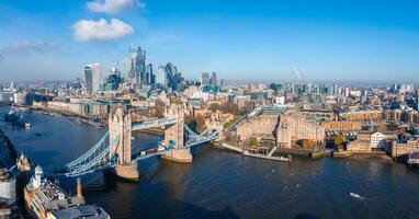 antenne visie van de iconisch toren brug Verbinden londen met Southwark foto