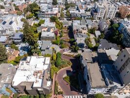 panoramisch visie van antenne Lombard straat, een oosten- west straat in san francisco, Californië. foto