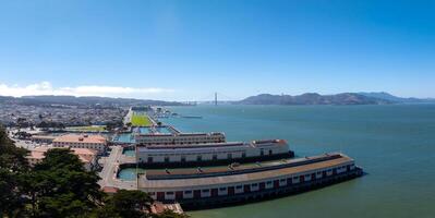 san francisco veerboot gebouw, haven van san francisco, Californië. blauw zonnig lucht. foto