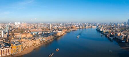 antenne visie van de iconisch toren brug Verbinden londen met Southwark foto