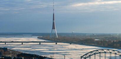 mooi antenne visie van de TV toren in Riga foto