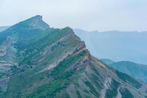 berg top looks Leuk vinden een reusachtig Golf, aivazovski top in dagestan foto