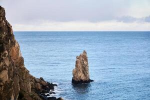 zeegezicht met puur kust- kliffen foto