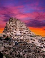 cappadocia uhisar kasteel is een prachtig visie Bij zonsondergang. Nevsehir, Turkije. foto