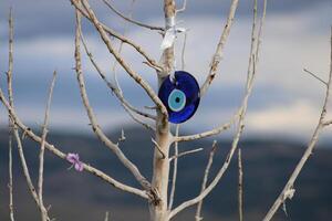 Turks onheil oog kraal. blauw gekleurde amulet. bijgeloof foto