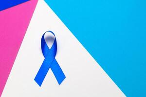 donker blauw lint bewustzijn voor AIDS dag concept. wereld kanker dag achtergrond foto