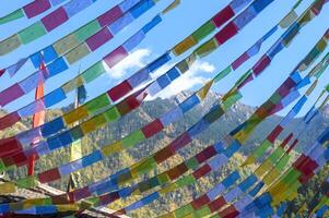 gebeden vlaggen Bij Shuzheng Tibetaans dorp, jiuzhaigou nationaal park, sichuan provincie, China, UNESCO wereld erfgoed plaats foto