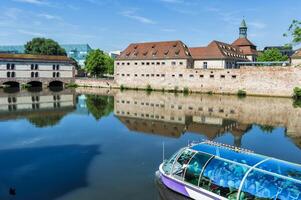 Straatsburg, Frankrijk, 2017, nationaal school- van toediening of ena in de voormalig commanderij heilige jean langs de ziek kanaal, Straatsburg, Elzas, bas neushoorn afdeling, Frankrijk foto