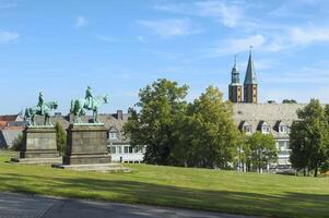 goslar, duitsland, 2015, ruiter standbeeld van de keizers Friedrich barbarossa en Wilhelmus der grof, keizerlijk paleis of kaiserpfalz, goslar, harz, lager Saksen, duitsland, UNESCO wereld erfgoed plaats foto