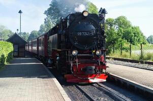 Quedlinburg, Duitsland - 2015, brockenbahn spoorweg aankomen Bij wernigerode station, harz, Saksen anhalt, Duitsland foto