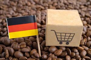 Duitsland vlag met boodschappen doen kar Aan koffie Boon, importeren exporteren handel online handel concept. foto