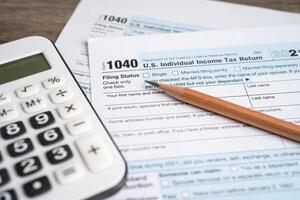 het formulier 1040, ons individu inkomen belasting opbrengst, belasting vormen in de ons belasting systeem. foto