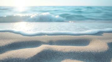 ai gegenereerd detailopname visie van een sereen strand kustlijn met teder golven, sprankelend water, en zacht zand in de zonlicht. foto