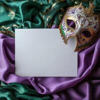 ai gegenereerd wit groet kaart mockup omringd door mardi gras decoraties foto