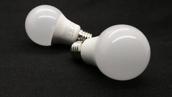 wit LED lamp geïsoleerd foto