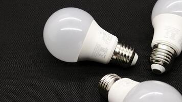 wit LED lamp geïsoleerd foto