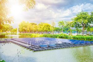 drijvend zonne- panelen platform over- water meer groen park hernieuwbaar elektriciteit energie technologie foto