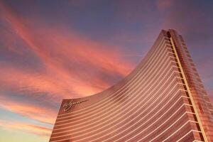 las vegas, nv - 13 bederven, 2023 - Wynn casino in las vegas gedurende spectaculair zonsondergang foto