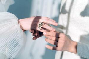 bruiloft ring, viering van bruiloft of verloving achtergrond foto