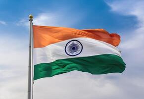ai gegenereerd Indisch vlag blazen in de wind tegen glimmend blauw lucht. foto