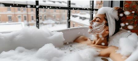ai gegenereerd luxueus spa dag vrouw ontspannende met een gelaats masker in een bubbel bad, panorama met kopiëren ruimte foto