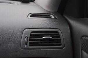 deflector. automotive paneel element. voertuig ventilatie systeem. auto lucht conditioner detailopname foto