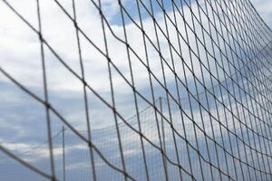 volleybal netto met blauw lucht voor achtergrond ontwerp. hoog kwaliteit foto