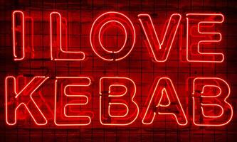 neon schijnend teken in rood kleur Aan een steen muur in de donker met de opschrift of leuze ik liefde kebab. steen muur, achtergrond. helder elektrisch neon licht. café-restaurant doner kebab. foto