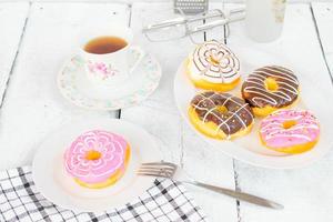 heerlijke en mooie chocolade donuts foto