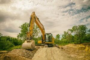 groot graafmachine werken Bij de bouw site.film camera visie foto