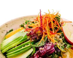 gezond lunch kom met couscous geïsoleerd foto