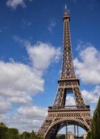 de eiffel toren is een metaal toren voltooid in 1889 voor de universeel tentoonstelling en vervolgens werd de meest beroemd monument in Parijs foto