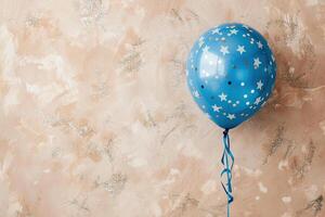 ai gegenereerd beige achtergrond met blauw ballon schitteren en kopiëren ruimte. haar een jongen backdrop met leeg ruimte voor tekst. baby douche, verjaardag uitnodiging, feest. baby jongen geboorte Aankondiging. Mannen dag. foto