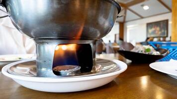 maaltijd voedsel avondeten Koken vlees lunch groente heet soep heerlijk brand zeevruchten traditioneel pot schotel fijnproever gezond restaurant Thais rundvlees garnaal Tom jammie voedsel kruid paddestoel ui smakelijk versheid voedsel foto